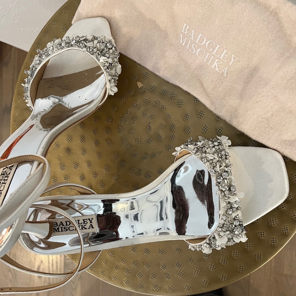 Badgley Mishka white and silver heels